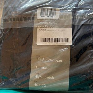 Everlane Athletic fit performance jeans size 40x30. Never worn with tags.